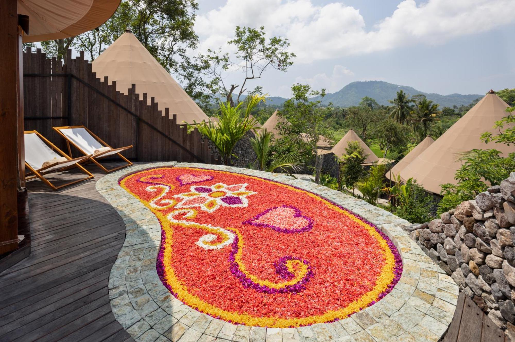 Wapa Di Ume Sidemen Hotel Sidemen  Buitenkant foto A pookkalam at a resort in Kerala