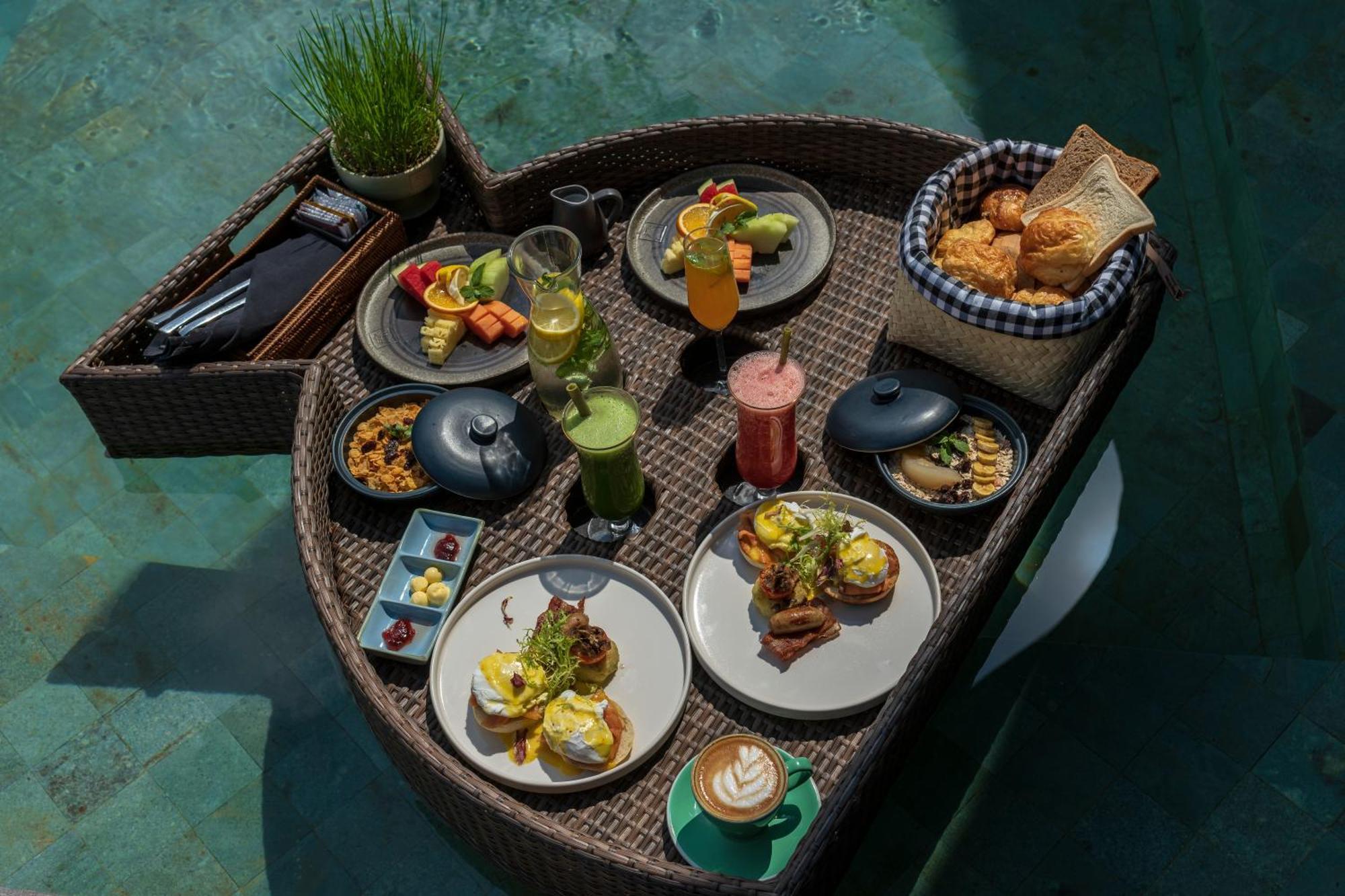 Wapa Di Ume Sidemen Hotel Sidemen  Buitenkant foto A floating breakfast at Alila Villas Uluwatu